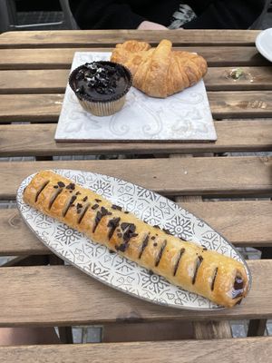 Chocolate flute, chocolate cake and croissant  at Veganitessen in Sevilla