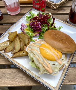 Vegan burger with bacon and egg  at Veganitessen in Sevilla