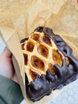 Cabello  at Veganitessen in Sevilla