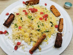 Quinoa and tempeh at Veganitessen in Sevilla