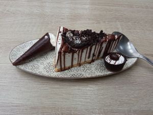 Mousse de chocolate, conito at Veganitessen in Sevilla