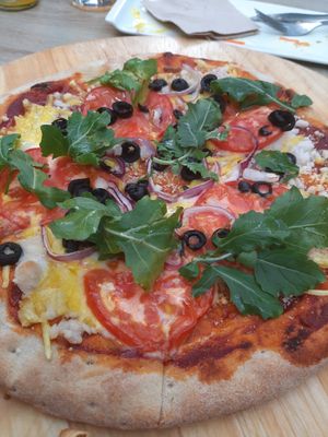 Fresh pizza at Veganitessen in Sevilla