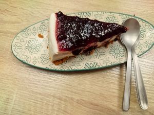 Tarta de queso at Veganitessen in Sevilla