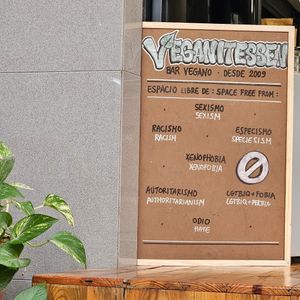  at Veganitessen in Sevilla