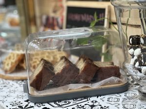 Cheeky cakes  at Veganitessen in Sevilla