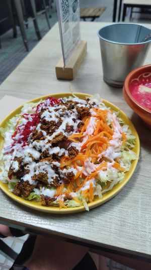Ensalada de seitan at Veganitessen in Sevilla