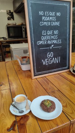 Cookie de pistacho at Veganitessen in Sevilla