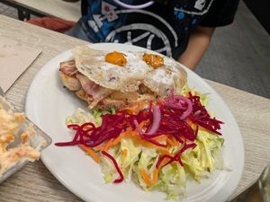 Beicon & egg toast at Veganitessen in Sevilla