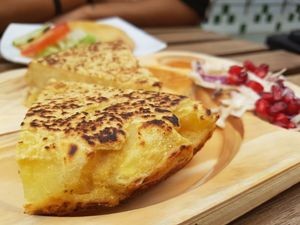 Tortilla at Veganitessen in Sevilla