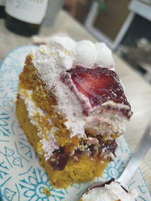 No sabemos de qué era la tarta pero no importa, 20/10 at Veganitessen in Sevilla