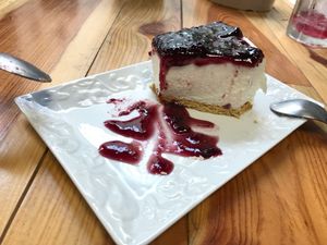 Cheesecake at Veganitessen in Sevilla