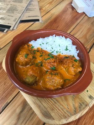 Albóndigas de lentejas at Veganitessen in Sevilla