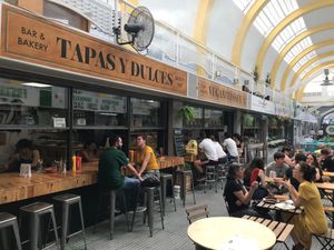 View of restaurant at Veganitessen in Sevilla
