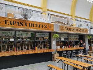 Storefront at Veganitessen in Sevilla