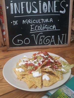 Vegan nachos rancheros at Veganitessen in Sevilla