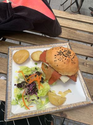 Gourmet burger at Veganitessen in Sevilla
