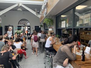 Crowded at Veganitessen in Sevilla