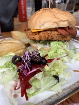 Burger at Veganitessen in Sevilla