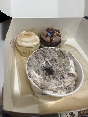 Desserts  at For Goodness Cakes - Food Truck in Baiting Hollow