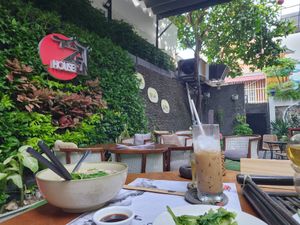 Really lovely atmosphere, staff were very friendly. Lovely vegan options - Definitely recommend if you are coming to Saigon. at Zenhouse in Ho Chi Minh City