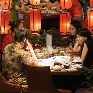 BUỔI TỐI AN LÀNH TẠI ZENHOUSE

Mỗi món ăn lành tại Zenhouse như một đóa hoa nhỏ, nâng niu vị giác và sưởi ấm lòng người. Cùng nhau thưởng t at Zenhouse in Ho Chi Minh City