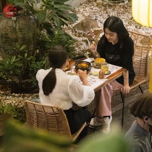 BUỔI TỐI AN LÀNH TẠI ZENHOUSE

Mỗi món ăn lành tại Zenhouse như một đóa hoa nhỏ, nâng niu vị giác và sưởi ấm lòng người. Cùng nhau thưởng t at Zenhouse in Ho Chi Minh City