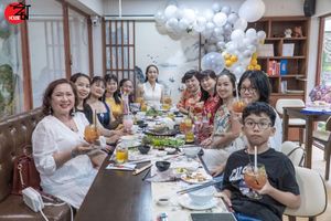 ZENHOUSE - KHÔNG GIAN YÊN TRỌN VẸN TIỆC LÀNH

Không gian lý tưởng tại Zenhouse là nơi giúp mọi người kết nối, chia sẻ niềm vui trong một bầu k at Zenhouse in Ho Chi Minh City