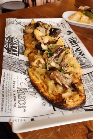 Coca vegan, cebolla y hongos. at Bar España in Mallorca