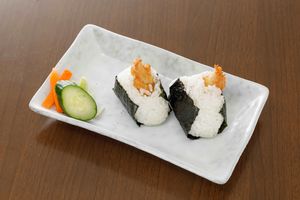 This is Vegan Tenmusu.
Tenmusu is a traditional rice ball in Nagoya.
The ingredients are tofu tempura.
 at Yamamotoya in Nagoya