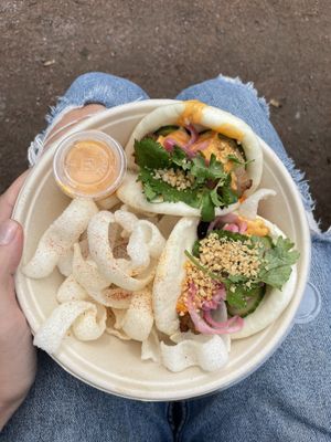 Bao w Happy chicken and rice crackers👌🏽 at 88 Market in Gothenburg