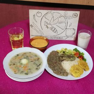 INTI MIKUNA menestra costeña vegana at Inti-Mikuna in Quito