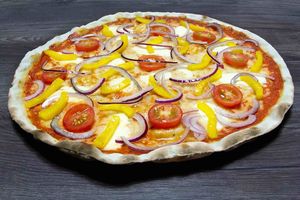 PIEMONTESE

Queso Mozzarella, Salsa de Tomate, Mozzarella de B? Fala, Pimentón Amarillo, Cebolla Morada, Tomate Cherry.

$ 12.99 at Pronto Pizza in Panama City