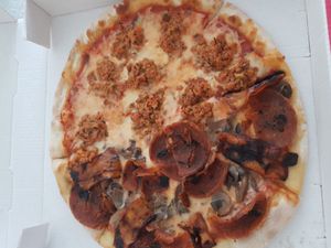 Half bologna half divina at Pronto Pizza in Panama City