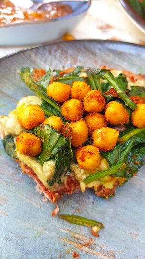 Ekşi mayalı ekmek+salça ve avokado sürmesi+mantar+yeşillikler +baharatlı haşlanmış nohut at Gypsy Kitchenette in Kas