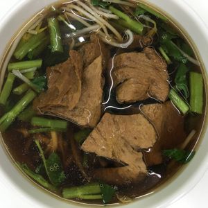 四物湯麵 literally translates to “four-item soup noodles” (NT$40). Not sure if it’s vegan since my ovo-lacto-vegetarian friend ordered it. at Xiǎo Shàn Shū Shí 小善蔬食 in Taichung