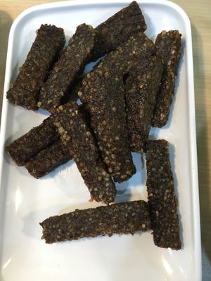 Fried purple rice cakes at Xiǎo Shàn Shū Shí 小善蔬食 in Taichung