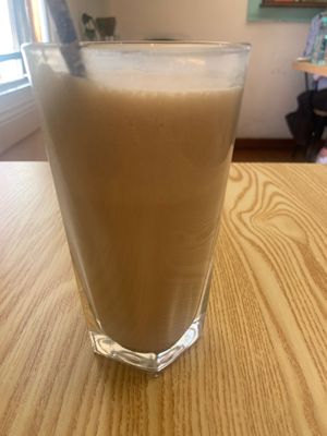 Vanilla espresso shake - average thin texture and not cold  at Oh My Days in Glebe