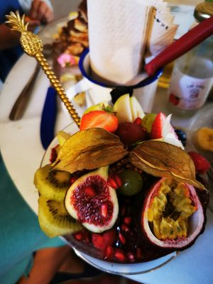 Acai bowl at Mama Carmen's Coffee & Bakery in Mallorca