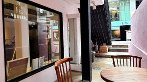 Seating space outside at glt gelato - ㅈㄹㄸ in Seoul