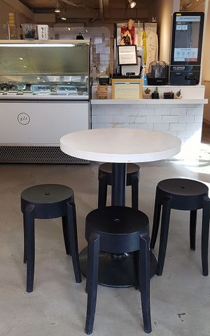 Location (indoors): view towards the counter at glt gelato - ㅈㄹㄸ in Seoul