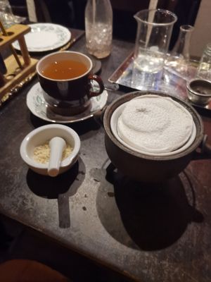 Cauldron cake and (pot of) tea at Cutter & Squidge in London
