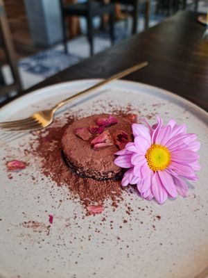 Beautifully presented cakes  #Veganuary at The Banana Warrior - Emquartier in Bangkok