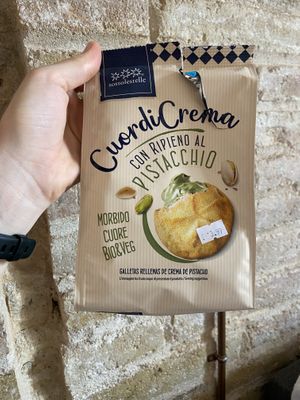 Delish pistachio cookies for €3,99  at Ven Vegano in Barcelona