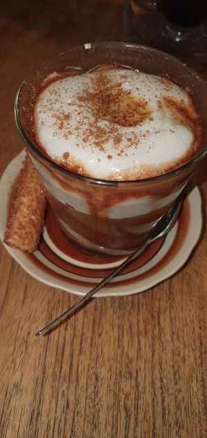 Coffee almondmilk caramel cinnamon at Marcus in Vlissingen