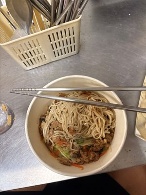 dry noodles  at Ā Tán Yí SùShí Miàn Diàn 阿潭姨素食麵店 in Hengchun