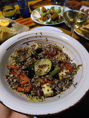 Ensalada de Quinoa con verduras y dados de qveso vegano casero at Kalí Órexi by Labocatorio in Bilbao