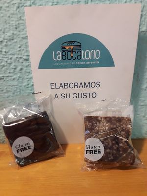 Bizcocho con chocolate o con limón ( sin gluten) at Kalí Órexi by Labocatorio in Bilbao