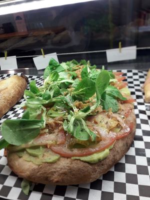 Quacamole, tomate y canónigos. at Kalí Órexi by Labocatorio in Bilbao