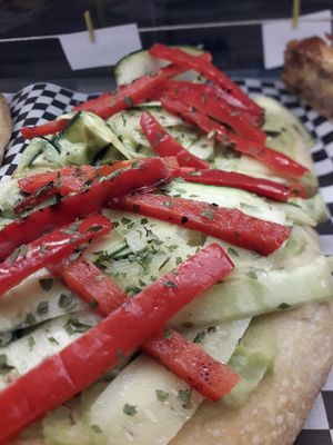 Guacamole, pimiento rojo y calabacín. at Kalí Órexi by Labocatorio in Bilbao