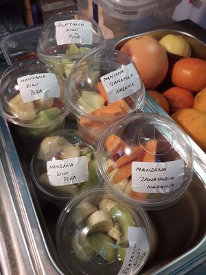 Zumos frescos!! 🍈🍊🍍🥝🍐🍏🍎 at Kalí Órexi by Labocatorio in Bilbao